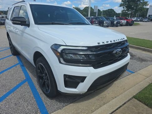 Used 2024 Ford Expedition Limited RWD image 11
