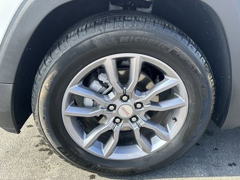 Certified 2024 GMC Terrain SLT image 37