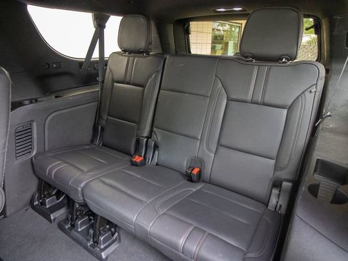 Used 2022 Chevrolet Suburban RST w/ Luxury Package AWD/4WD image 19