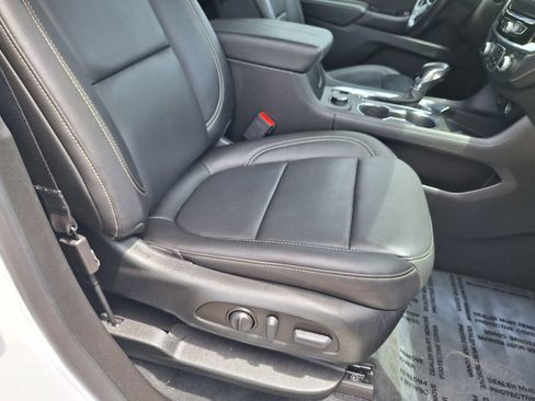 Used 2023 Chevrolet Traverse LT FWD image 28