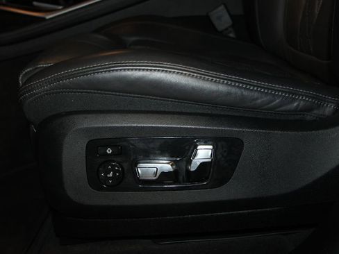 Used 2023 BMW X7 xDrive40i w/ Executive Package image 9