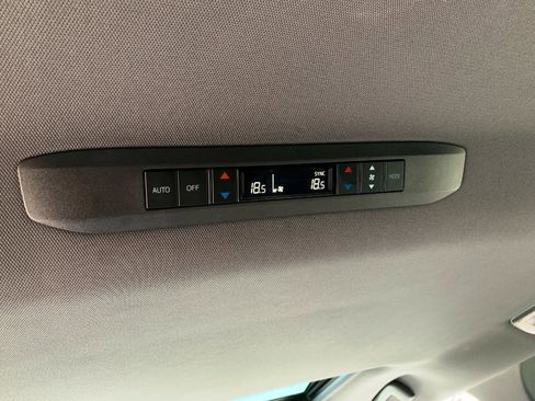 Used 2023 Toyota Sienna XSE AWD/4WD image 14