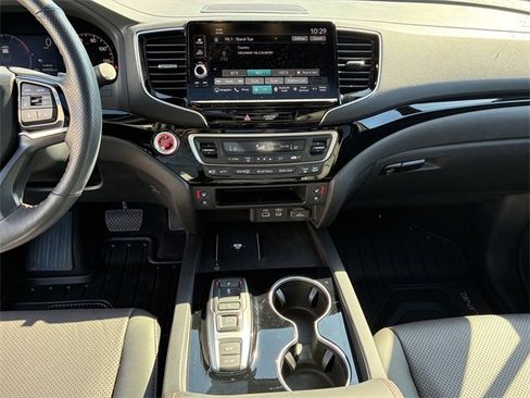 Certified 2025 Honda Ridgeline Black Edition image 24
