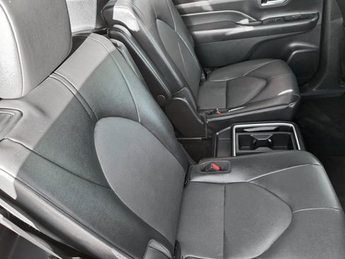 Certified 2025 Toyota Grand Highlander XLE image 17