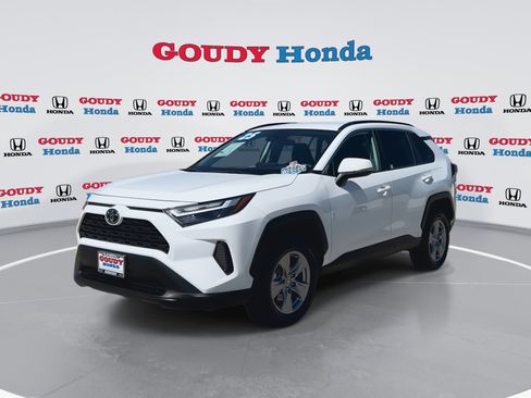 Used 2025 Toyota RAV4 XLE FWD image 4