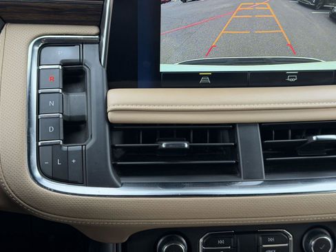 Used 2024 Chevrolet Suburban Premier image 10