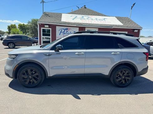 Used 2022 Kia Sorento S w/ Panoramic Sunroof Package AWD/4WD image 2