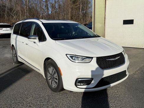 Used 2021 Chrysler Pacifica Limited image 1
