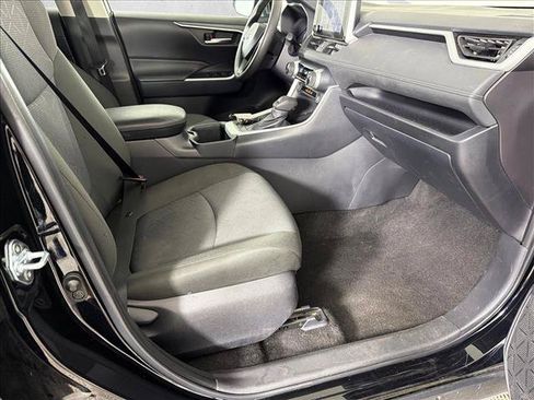 Used 2025 Toyota RAV4 XLE FWD image 13