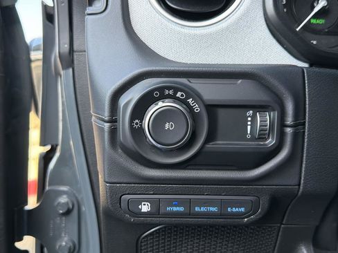 Used 2025 Jeep Wrangler Unlimited Sahara w/ Safety Group AWD/4WD image 24