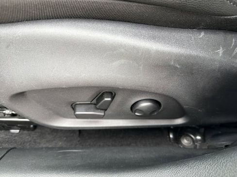 Used 2025 Jeep Compass Limited image 16