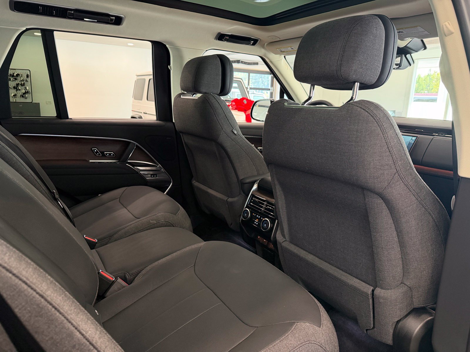 Used 2023 Land Rover Range Rover SE AWD/4WD image 23