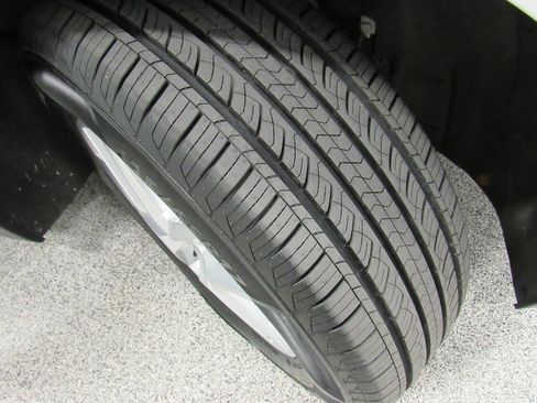 Used 2022 Chevrolet Equinox LS w/ LS Convenience Package AWD/4WD image 19