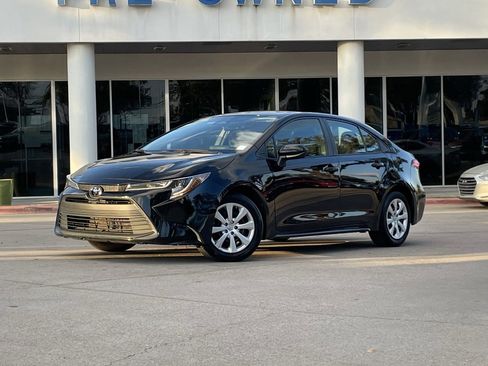 Used 2024 Toyota Corolla LE image 1