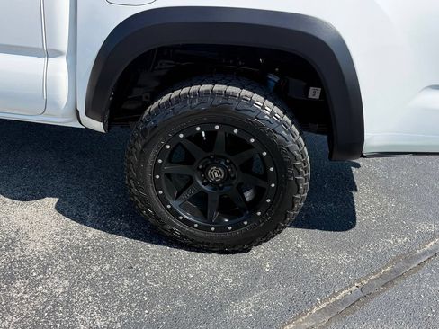 Used 2020 Toyota Tacoma TRD Off-Road w/ TRD Premium Off Road Package AWD/4WD image 38