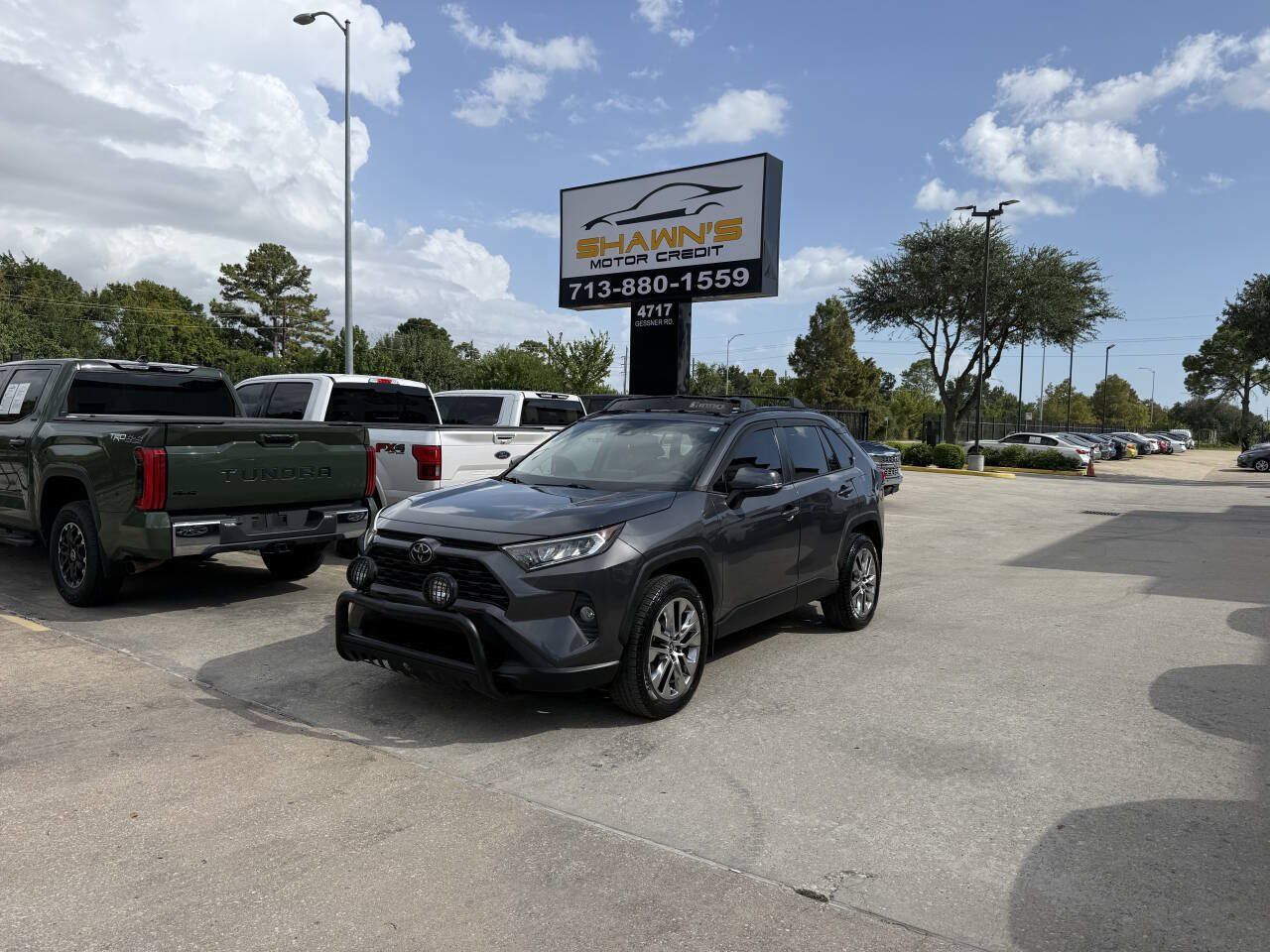 Used 2021 Toyota RAV4 XLE Premium FWD image 3