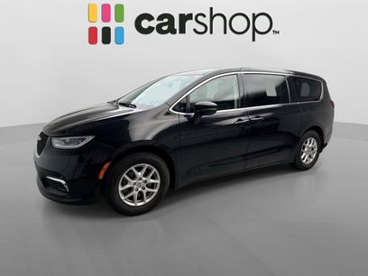 Used 2023 Chrysler Pacifica Touring-L