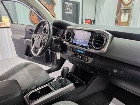 Used 2021 Toyota Tacoma SR5 RWD image 8