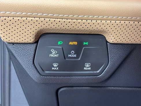 Used 2026 Volkswagen Atlas Cross Sport SEL R-Line AWD/4WD image 45