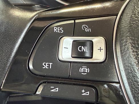 Used 2019 Volkswagen Tiguan SE AWD/4WD image 25