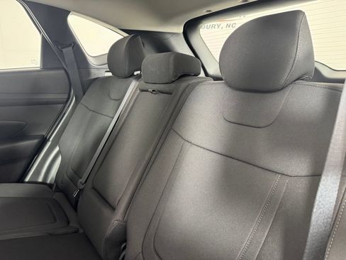 Used 2025 Hyundai Tucson SE FWD image 30