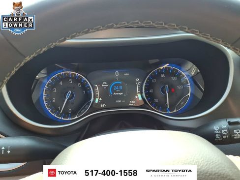 Used 2024 Chrysler Pacifica Touring-L FWD image 19