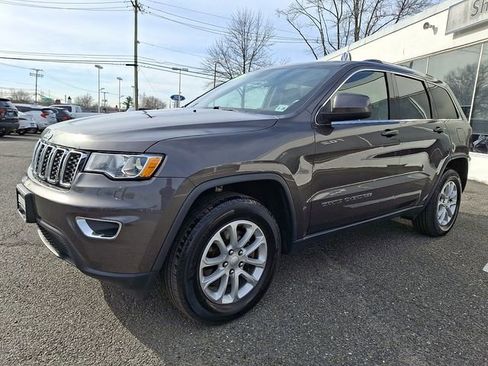 Used 2021 Jeep Grand Cherokee Laredo image 3