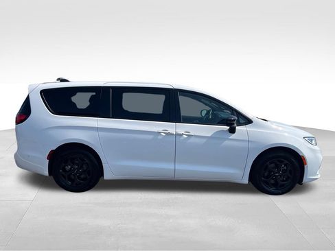 Used 2024 Chrysler Pacifica Limited FWD image 6