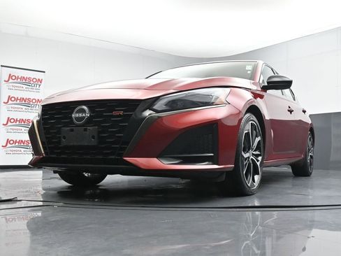 Used 2023 Nissan Altima 2.5 SR FWD image 34