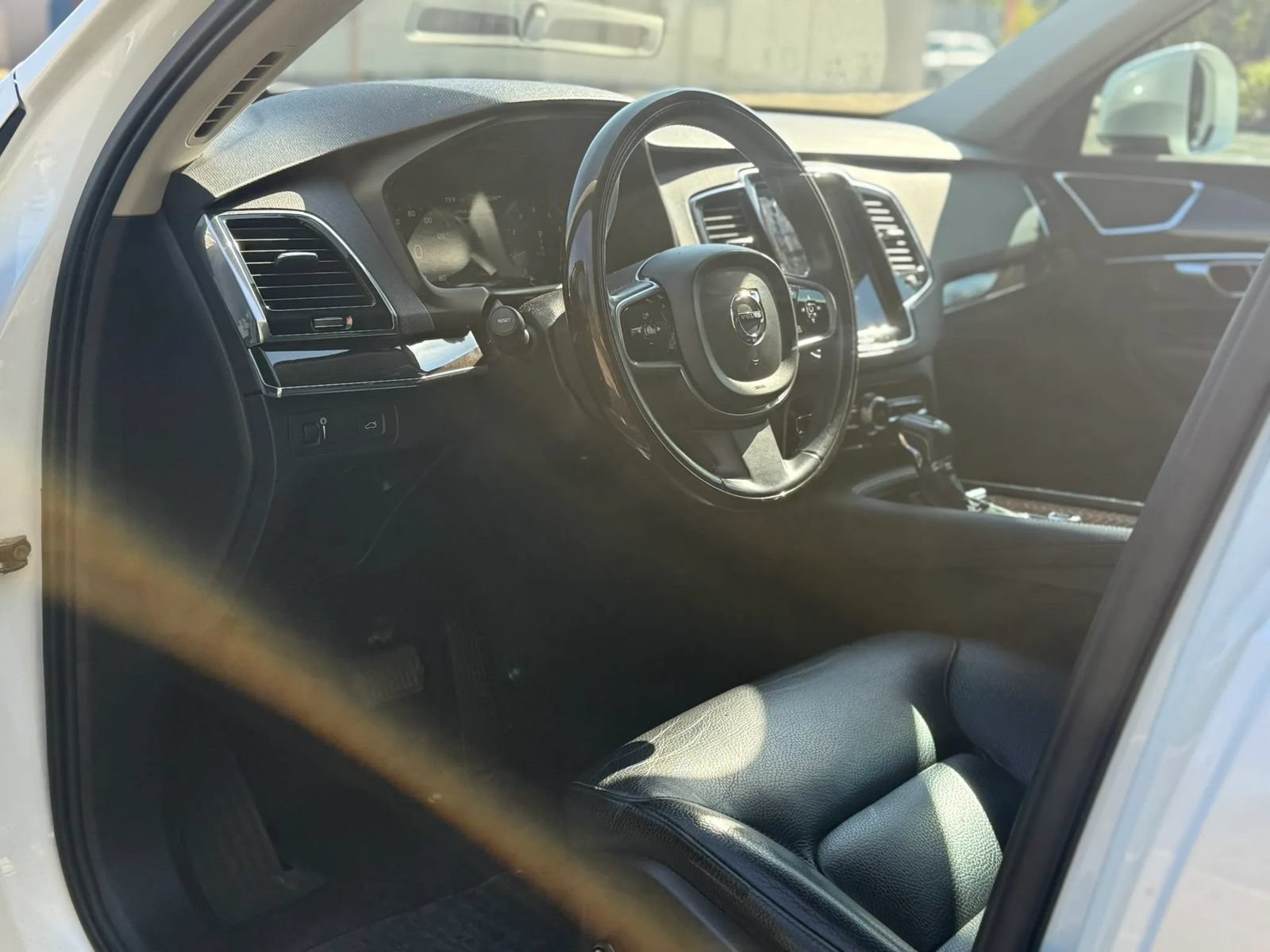 Used 2018 Volvo XC90 T6 Momentum w/ Momentum Plus Package AWD/4WD image 10