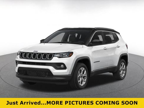 Used 2025 Jeep Compass Latitude AWD/4WD image 1