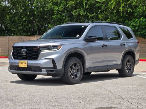 Used 2025 Honda Pilot TrailSport image 7