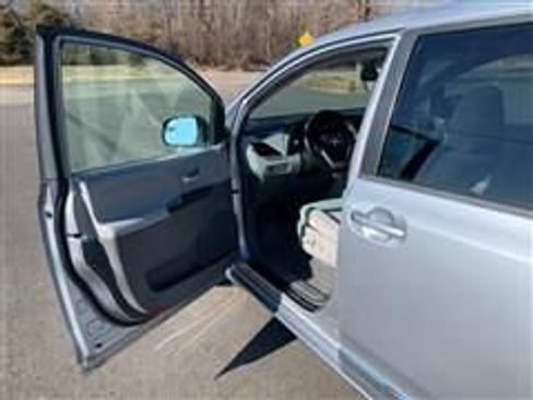 Used 2016 Toyota Sienna LE image 36
