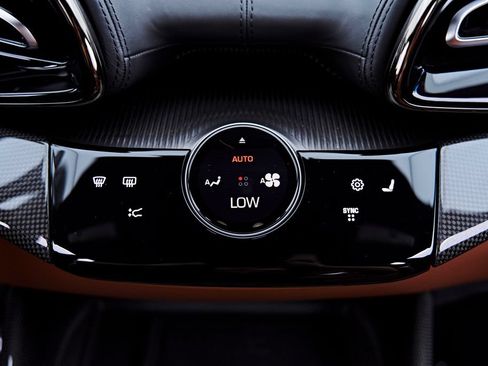 Used 2024 Ferrari Purosangue AWD/4WD image 92