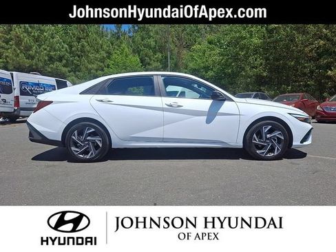 Used 2025 Hyundai Elantra SEL FWD image 26