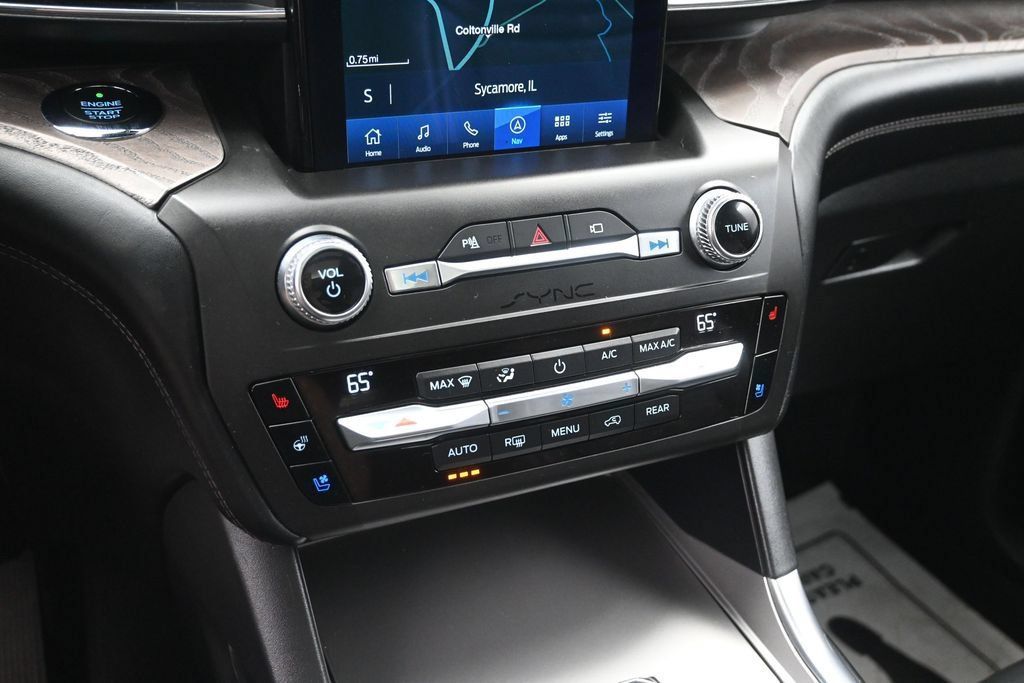 Used 2020 Ford Explorer Platinum w/ Premium Technology Package AWD/4WD image 17