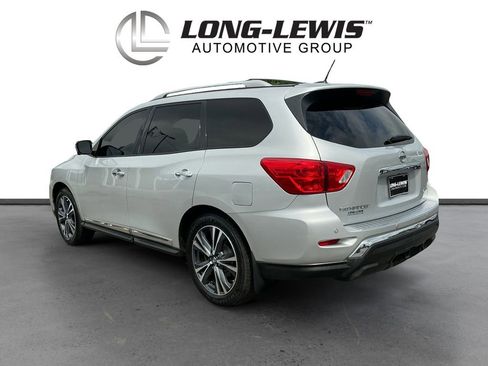 Used 2018 Nissan Pathfinder Platinum FWD image 4