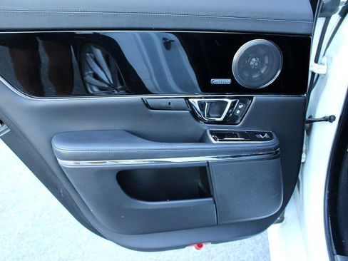 Used 2016 Jaguar XJ R-Sport image 18