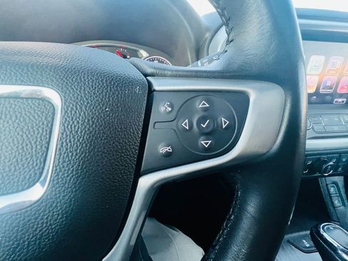 Used 2018 GMC Acadia SLT image 25