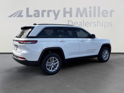 New 2026 Jeep Grand Cherokee Laredo X AWD/4WD image 7
