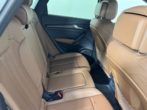 Used 2024 Audi Q5 e Premium Plus w/ Premium Plus Package image 9