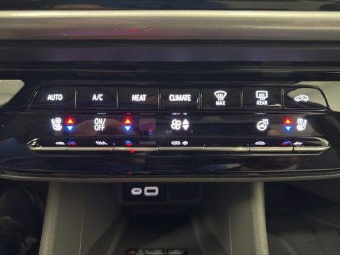 Used 2022 Chevrolet Bolt EUV Premier w/ Sun & Sound Package image 19