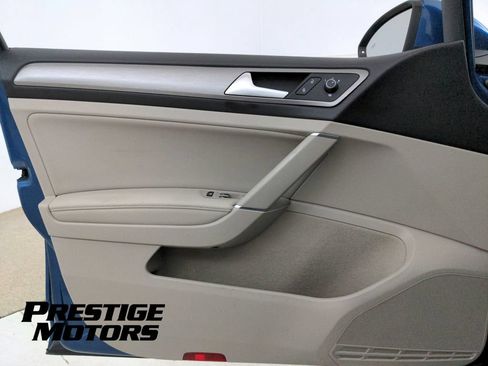 Used 2017 Volkswagen Golf Wolfsburg Edition FWD image 23