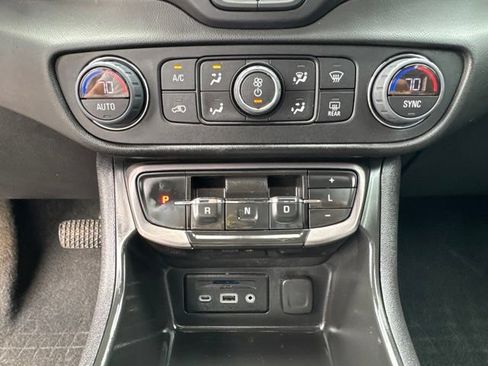 Used 2022 GMC Terrain AT4 AWD/4WD image 18