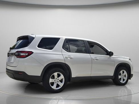 Used 2023 Honda Pilot LX image 7