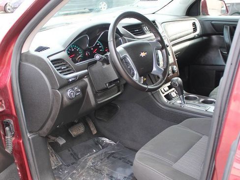Used 2017 Chevrolet Traverse LT w/ Style and Technology Package FWD image 11
