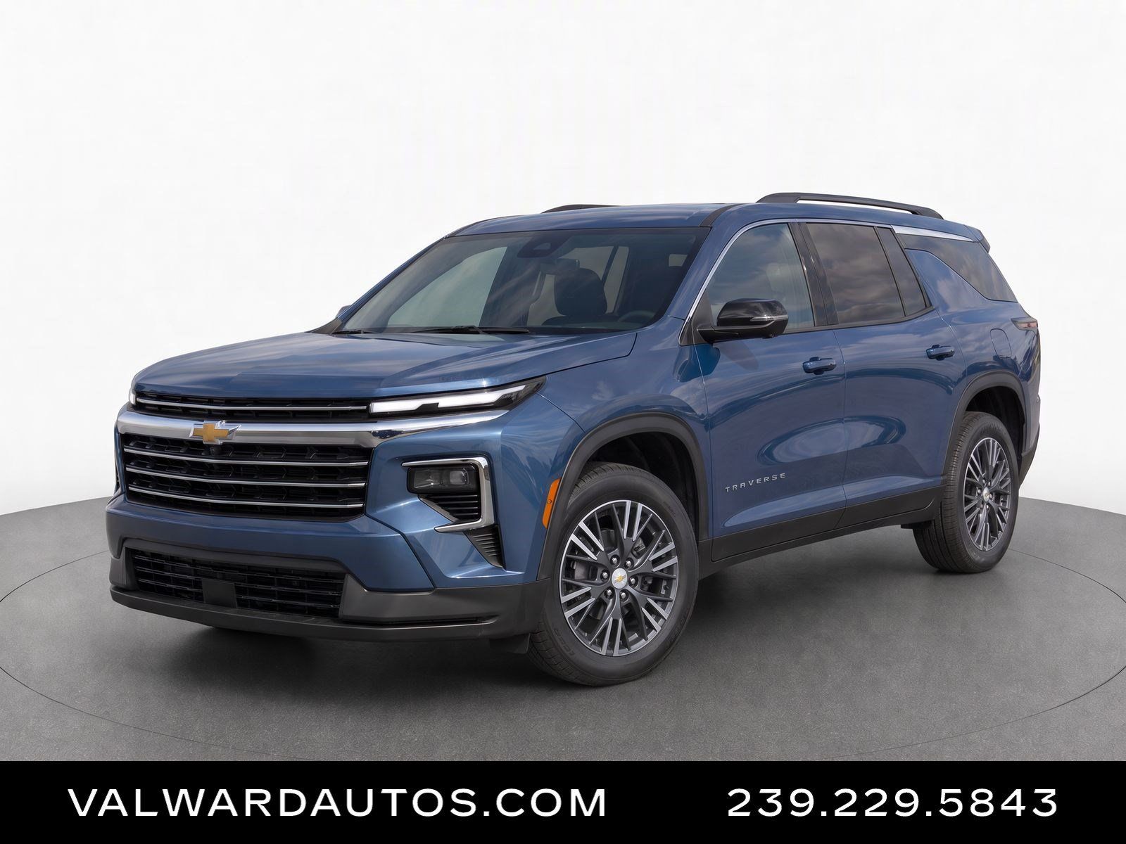 Used 2026 Chevrolet Traverse LT FWD image 1