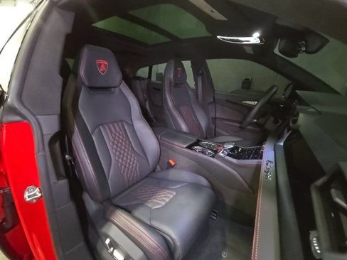 Used 2025 Lamborghini Urus SE AWD/4WD image 4