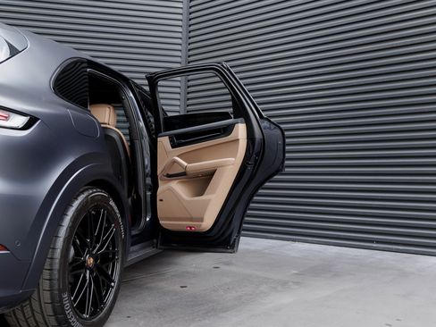 Used 2026 Porsche Cayenne GTS image 34