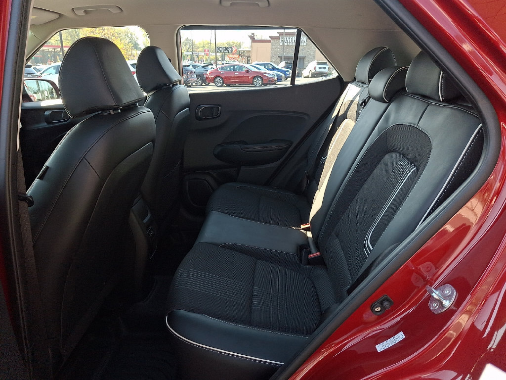 Used 2024 Hyundai Venue Limited FWD image 10